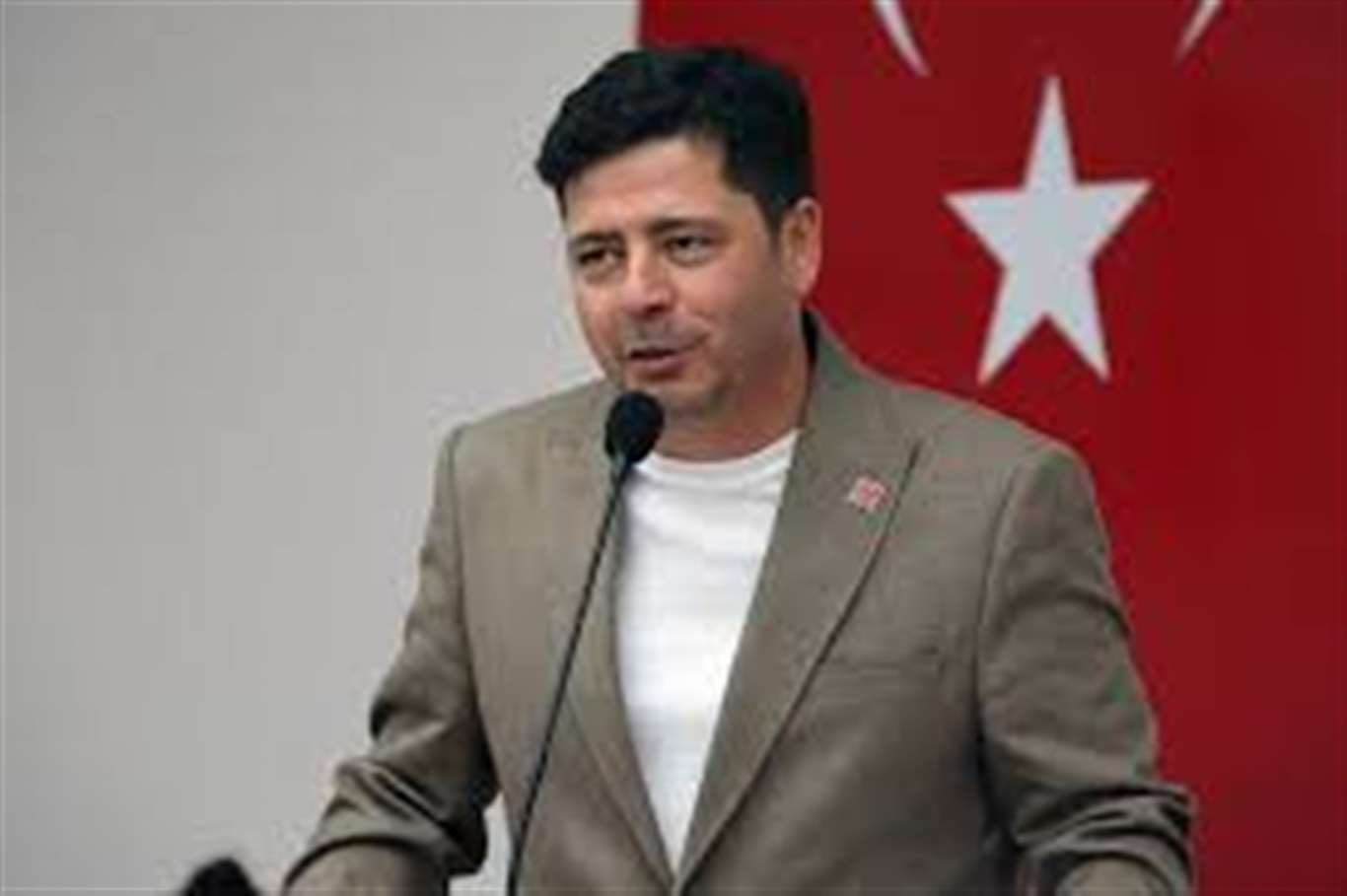       Ekrem İmamoğlu'ndan Silivri'den adalet ve dayanışma mesajı: 'Her şey çok güzel olacak' haberi